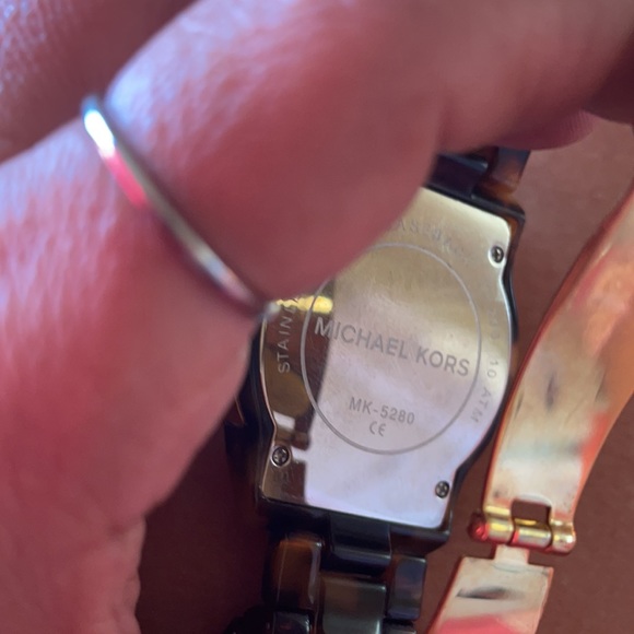 Michael Kors Tortoise Watch MK 5280 - Picture 10 of 10